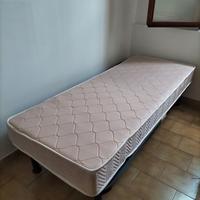 lettino singolo con materasso