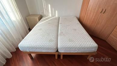 Letto matrimoniale composto da 2 reti in legno con
