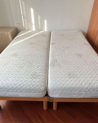 Letto matrimoniale composto da 2 reti in legno con