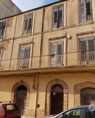 Castelvetrano, prestigioso immobile via G. Garibal