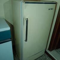 Antico frigorifero Rex e cucina