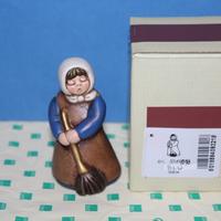 Presepe Classico Thun Contadina con scopa Blu