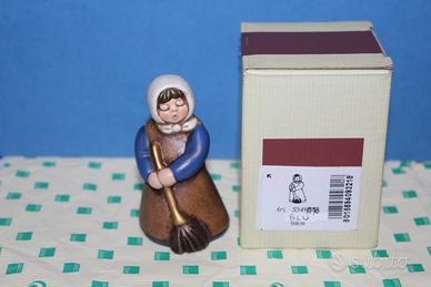 Presepe Classico Thun Contadina con scopa Blu