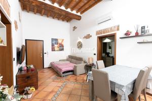 appartamento al primo piano con giardino