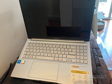ASUS Vivobook 15 OLED portatile+accessori