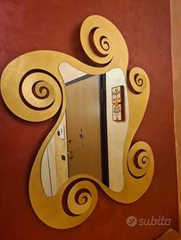 Specchio e tavolo