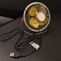 Piccolo ventilatore da tavolo con presa USB