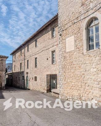 UN CASTELLO IN UMBRIA, INFINITE POSSIBILITÀ