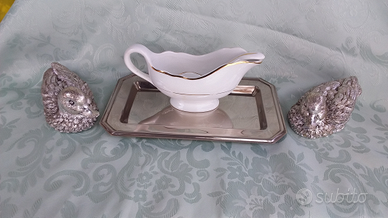 Salsiera con cucchiaio e papere argentate