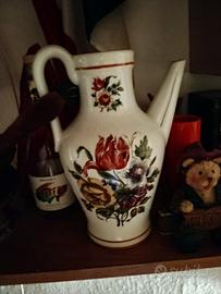 vaso con motivi floreali 