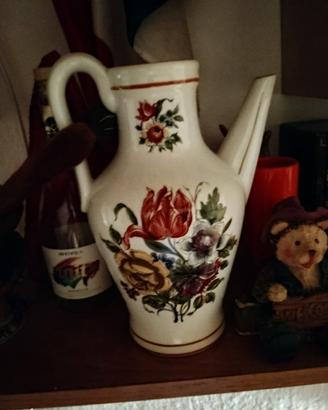 vaso con motivi floreali 
