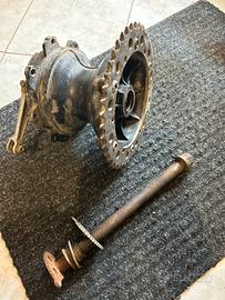 Mozzo posteriore, ruota anteriore TT 350