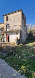 Villa di 110 m² con 5 locali e box auto a Ausonia
