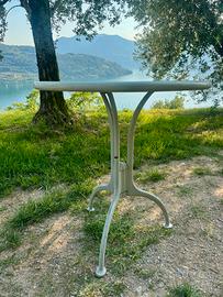 5 Tavoli rotondi + 1 Tavolo quadrato da esterno
