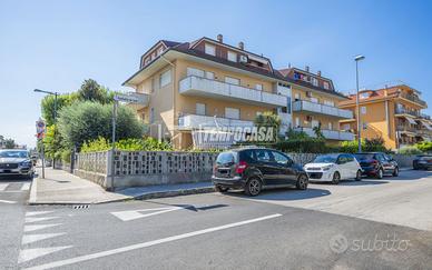 APPARTAMENTO ULTIMO PIANO IN ZONA SENTINA - PORTO