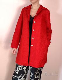 Capotto colore rosso con tasche