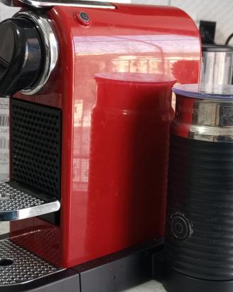 Macchina da caffè Nespresso con cappuccinatore 