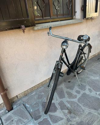 Bicicletta regina d epoca con freni a bacchetta