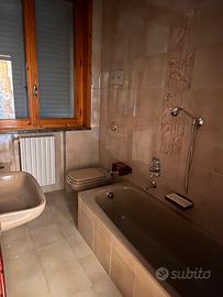 Bagno completo sanitari vasca ideal standard conca