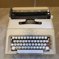 Macchina da scrivere portatile Olivetti Lettera 35