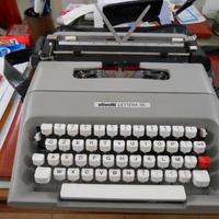 Macchina da scrivere Olivetti lettera 35