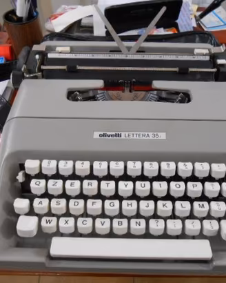 Macchina da scrivere Olivetti lettera 35