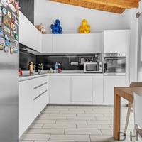 Trilocale con terrazzo e box doppio a Macherio