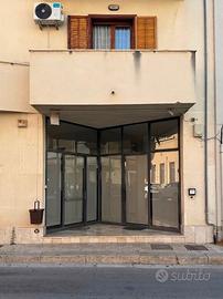 Luminosissimo locale commerciale di 172 m²