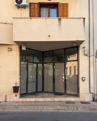 Luminosissimo locale commerciale di 172 m²