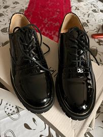 Scarpe classiche di vernice