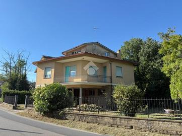 VILLA SINGOLA A MONTEFIASCONE