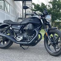 Moto Guzzi V7 IV - 2021 - Edizione Centenario
