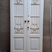 Portoncino in legno da restaurare