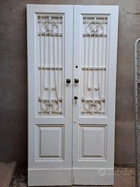 Portoncino in legno da restaurare