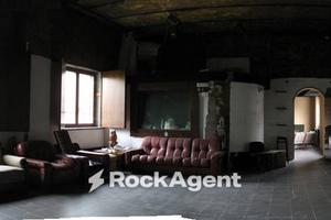 Casa indipendente di 260 m² con più di 5 locali a 