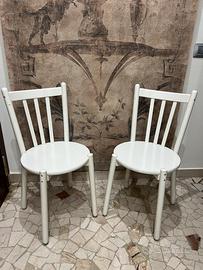 Sedie di legno bianche