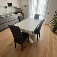 Tavolo allungabile con sedie
