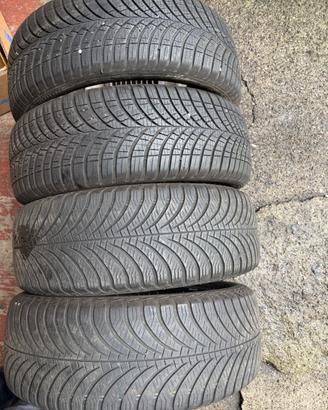 Good year 215/60 r17 4 stagioni