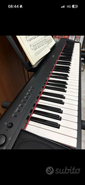 Yamaha piaggero NP31 con pedale, stand, leggio