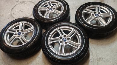 Cerchi lega Ford Focus MK4 con gomme 