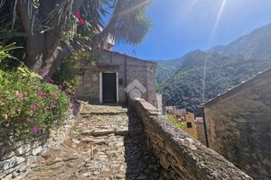 4 LOCALI A BADALUCCO