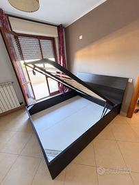 Letto matrimoniale contenitore con rete a doghe