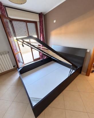 Letto matrimoniale contenitore con rete a doghe