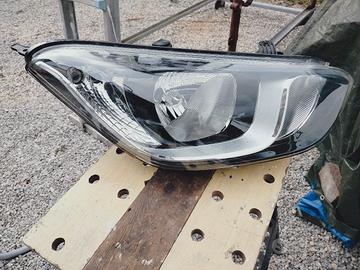  faro dx Hyundai i20 anno 2012