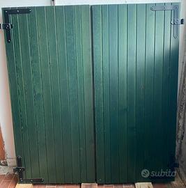 Portellone a due ante in legno verniciato verde