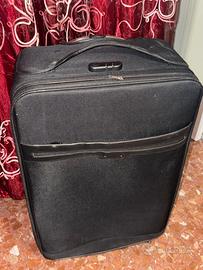 Valigia nera grande (70 cm) manico da riparare