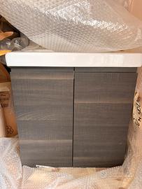 Mobile bagno completo di lavandino e rubinetto