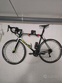 bicicletta in carbonio Giant TCR Advanced
