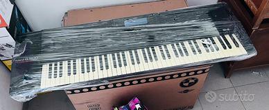 Tastiera Roland G-800 con custodia