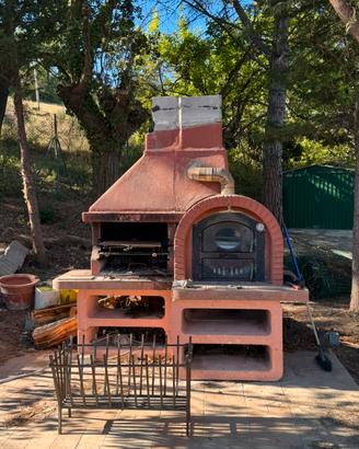 Barbecue e forno per pizza in muratura